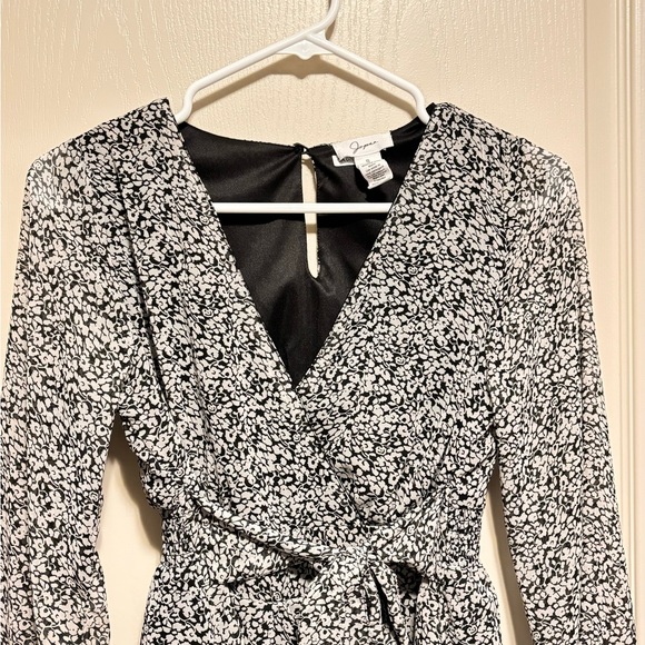 Black and white floral Dress - Picture 2 of 3